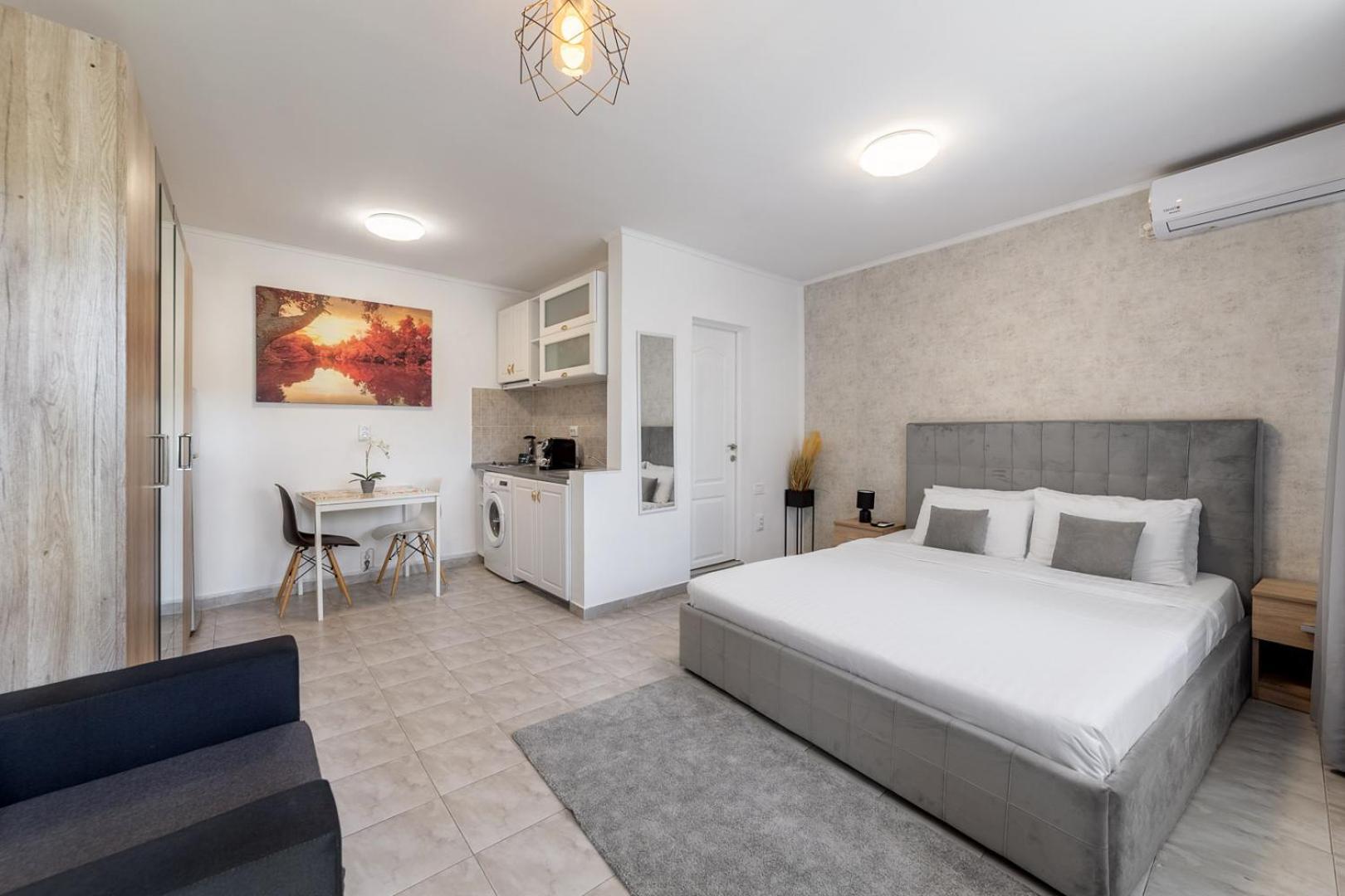 Downtown Victoria Studios By Citybookings Bukares Bagian luar foto