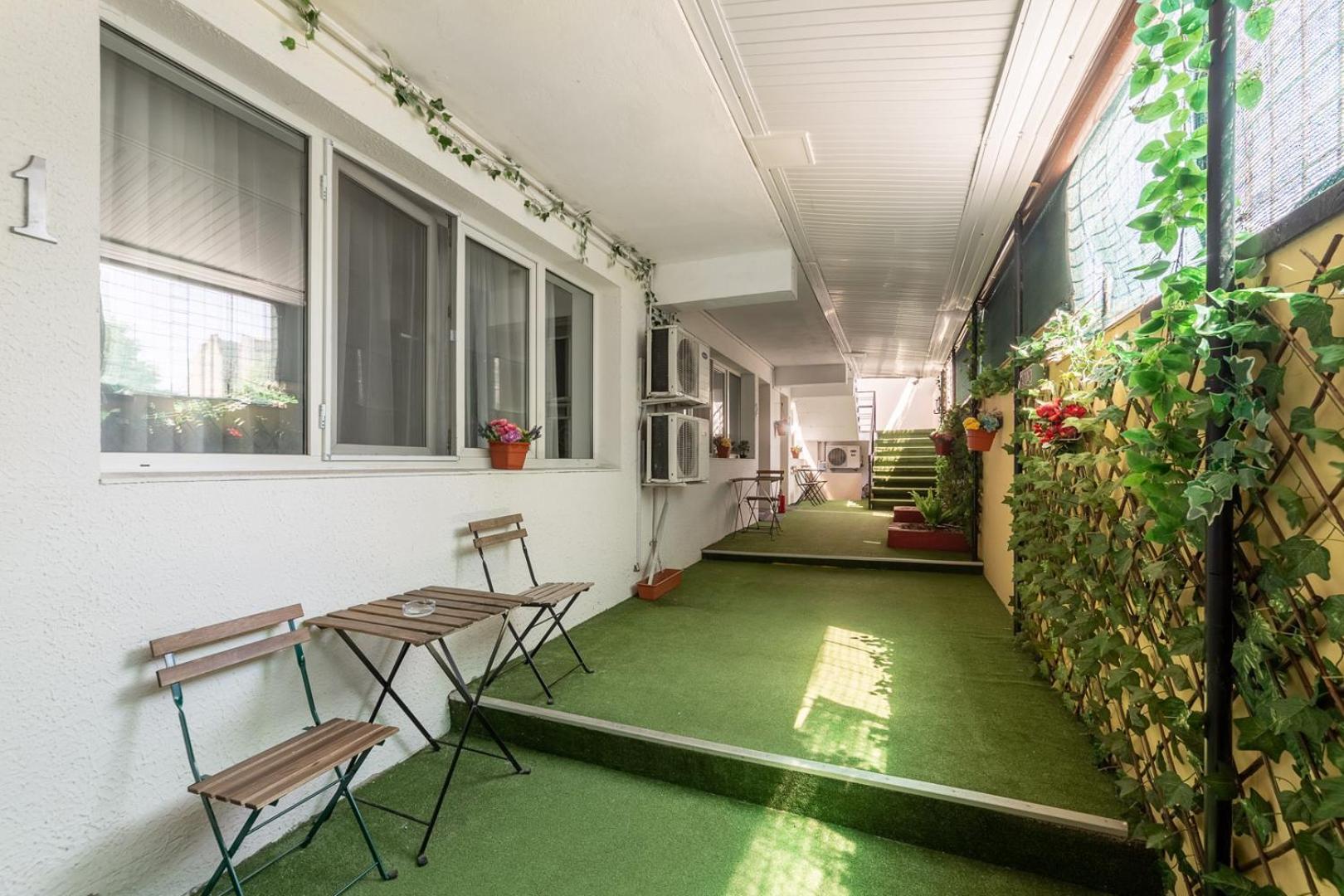 Downtown Victoria Studios By Citybookings Bukares Bagian luar foto